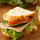 Café Quetzal sandwich con pan de masa madre